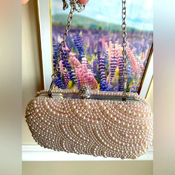 NWOT Baby Pink Pearl bag pink interior Steel shoulder strap Women’s bead… - Picture 6 of 8